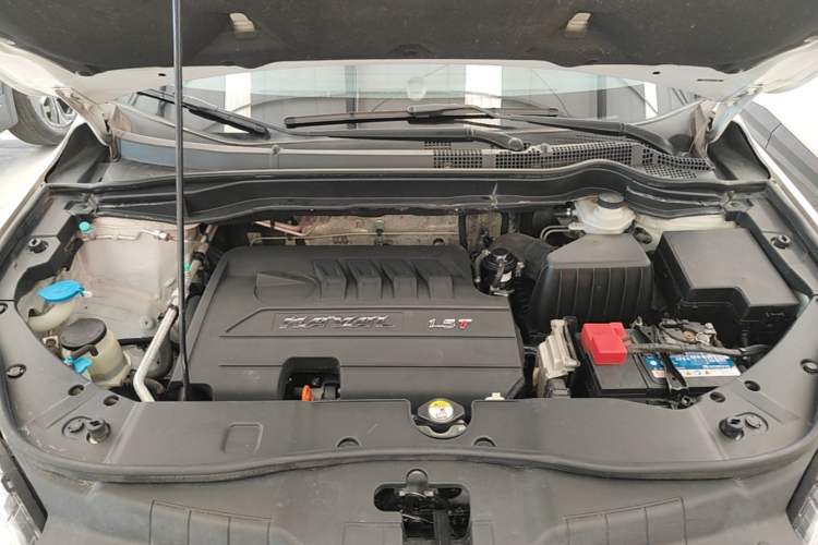 Used Haval H6 2017 Red-Label Sport Edition 1.5T Manual Two-Wheel Drive Elite Model Engine Bay