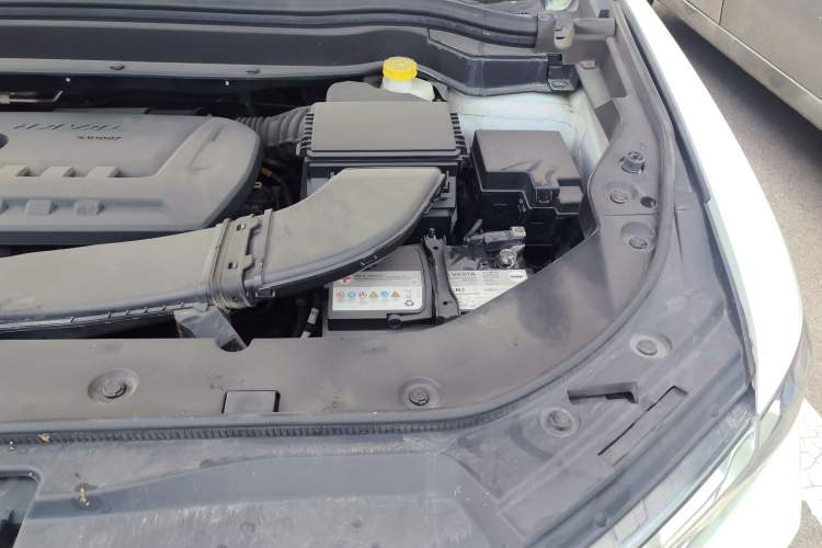 Used Haval H6 2017 Red-Label 2.0T Automatic Two-Wheel Drive Leading Edition Engine Bay Left