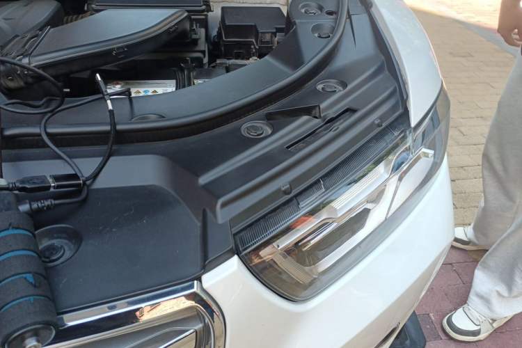 Used Haval H6 2017 Red Label 2.0T Automatic Two-Wheel Drive ZhiShang Model Engine Bay Left