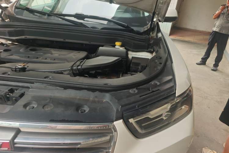 Used Haval H6 2017 Red Label 2.0T Automatic Two-Wheel Drive ZhiShang Model Engine Bay Left