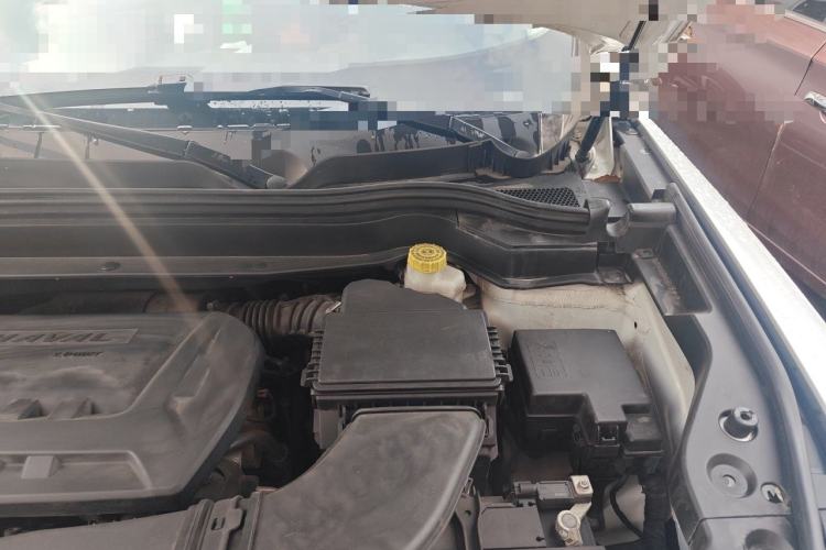 Used Haval H6 2017 Red Label 2.0T Automatic Two-Wheel Drive ZhiShang Model Engine Bay Left