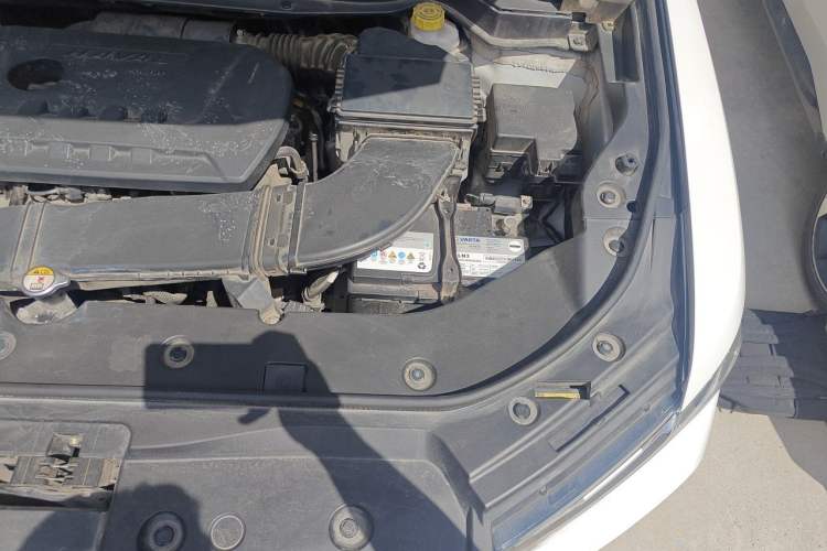 Used Haval H6 2017 Red Label 2.0T Automatic Two-Wheel Drive ZhiShang Model Engine Bay Left