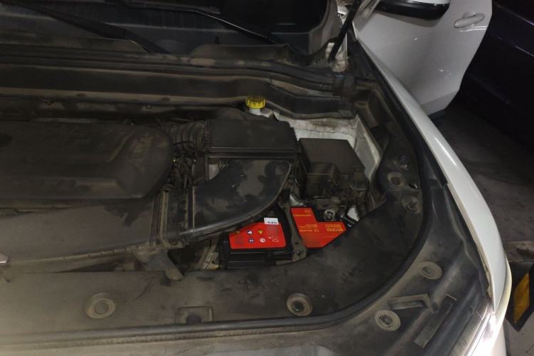 Used Haval H6 2017 Red Label 2.0T Automatic Two-Wheel Drive ZhiShang Model Engine Bay Left