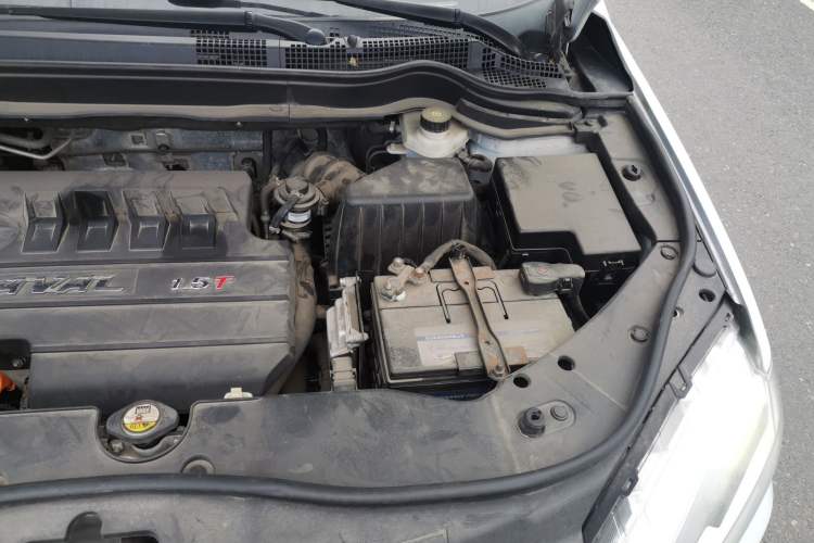 Used Haval H6 2017 Red-Label Sport Edition 1.5T Automatic Two-Wheel Drive Luxury Model Engine Bay Left