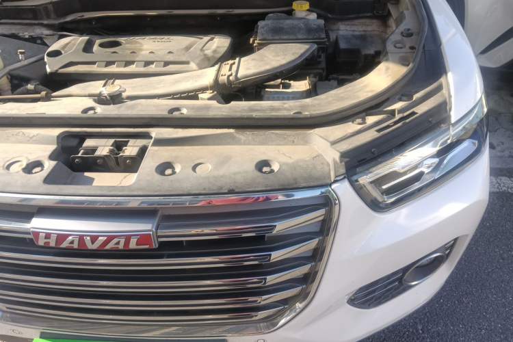 Used Haval H6 2017 Red Label 2.0T Automatic Two-Wheel Drive ZhiShang Model Engine Bay Left