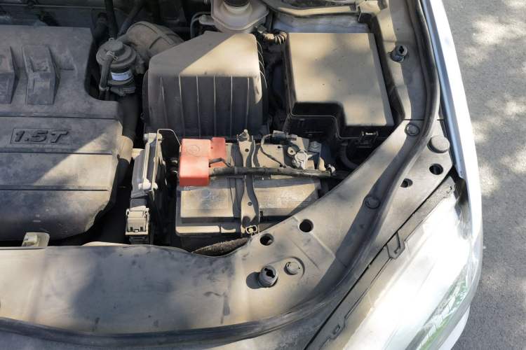 Used Haval H6 2017 Red-Label Sport Edition 1.5T Manual Two-Wheel Drive Elite Model Engine Bay Left