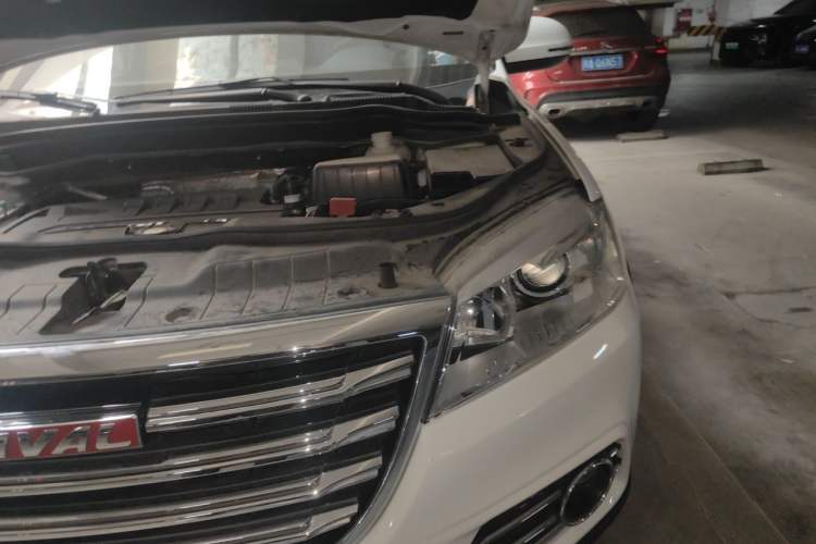 Used Haval H6 2017 Red-Label Sport Edition 1.5T Manual Two-Wheel Drive Elite Model Engine Bay Left