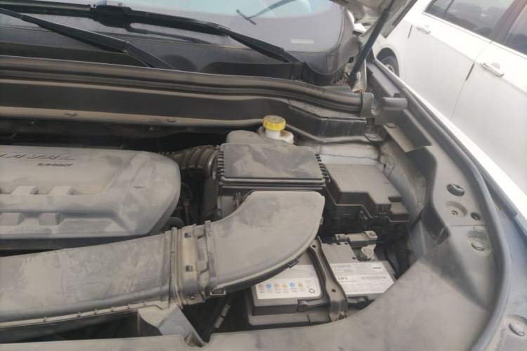 Used Haval H6 2017 Red Label 2.0T Automatic Two-Wheel Drive ZhiShang Model Engine Bay Left