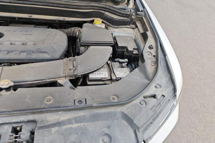 Used Haval H6 2017 Red Label 2.0T Automatic Two-Wheel Drive ZhiShang Model Engine Bay Left