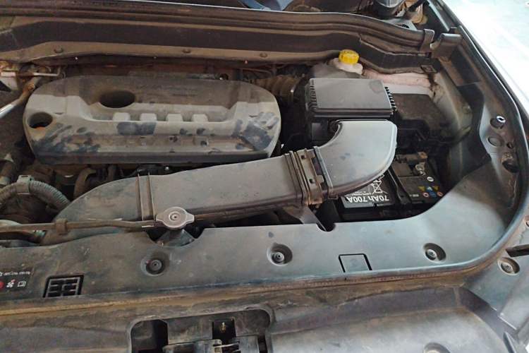 Used Haval H6 2017 Red Label 2.0T Automatic Two-Wheel Drive ZhiShang Model Engine Bay Left