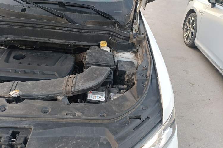 Used Haval H6 2017 Red Label 2.0T Automatic Two-Wheel Drive ZhiShang Model Engine Bay Left