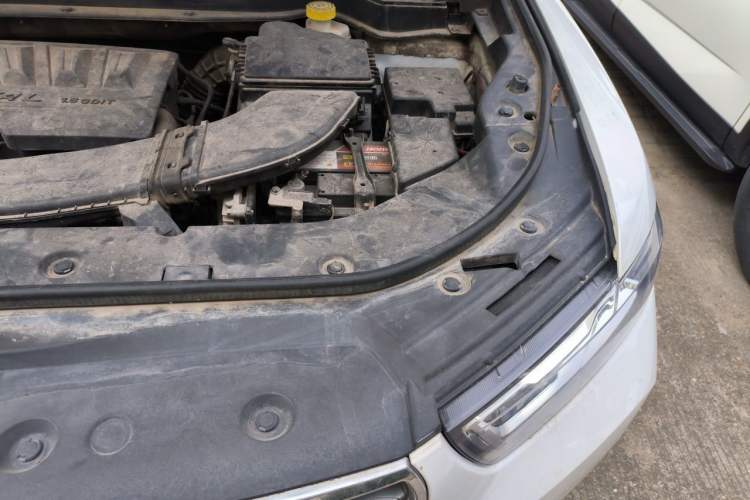 Used Haval H6 2017 Red-Label 1.5T Automatic Two-Wheel Drive Luxury Model Engine Bay Left