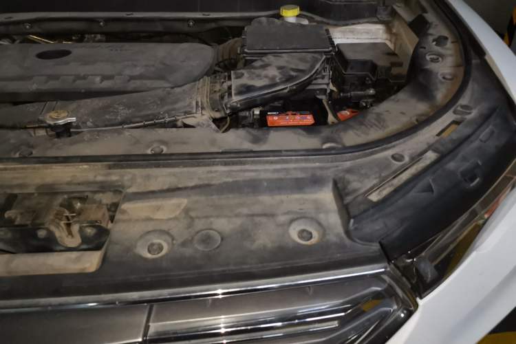 Used Haval H6 2017 Blue Label 2.0T Automatic Two-Wheel Drive Leading Model Engine Bay Left