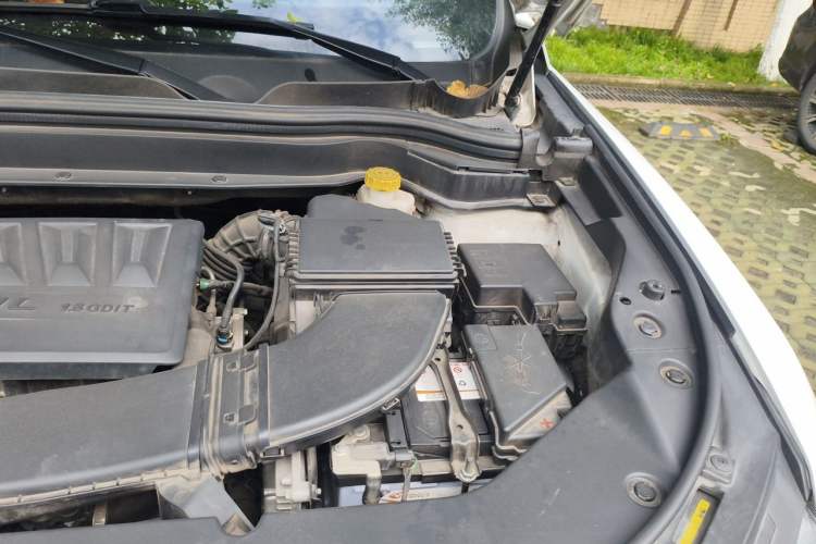 Used Haval H6 2017 Blue Label 1.5T Automatic Two-Wheel Drive ZhiShang Model Engine Bay Left