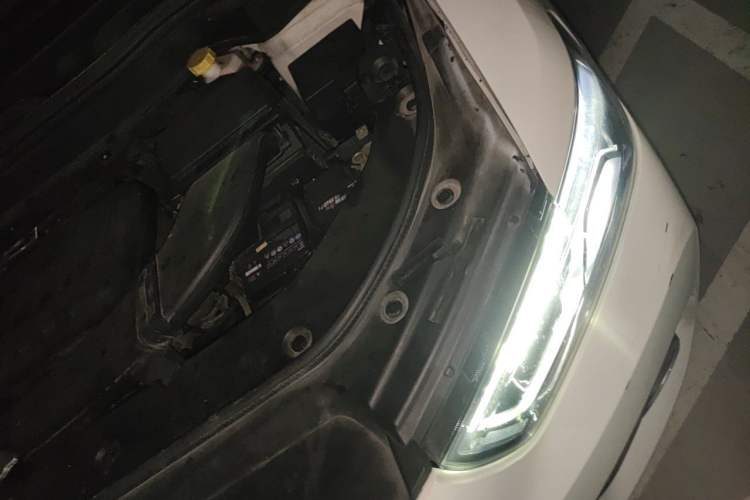 Used Haval H6 2017 Red Label 2.0T Automatic Two-Wheel Drive ZhiShang Model Engine Bay Left