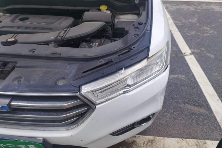 Used Haval H6 2017 Blue Label 2.0T Automatic Two-Wheel Drive Smart Edition Engine Bay Left