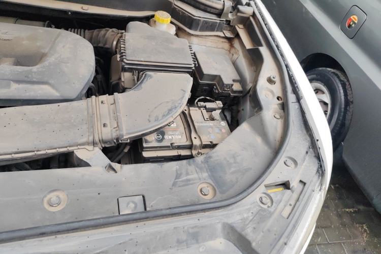 Used Haval H6 2017 Red Label 2.0T Automatic Two-Wheel Drive ZhiShang Model Engine Bay Left