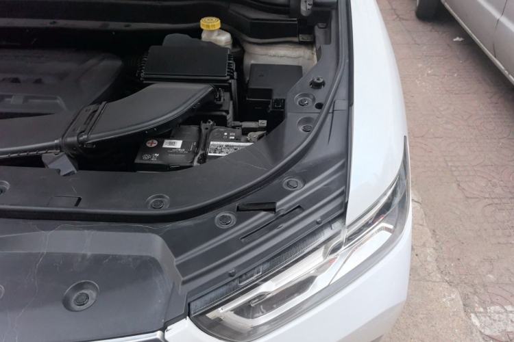 Used Haval H6 2017 Red Label 2.0T Automatic Two-Wheel Drive ZhiShang Model Engine Bay Left