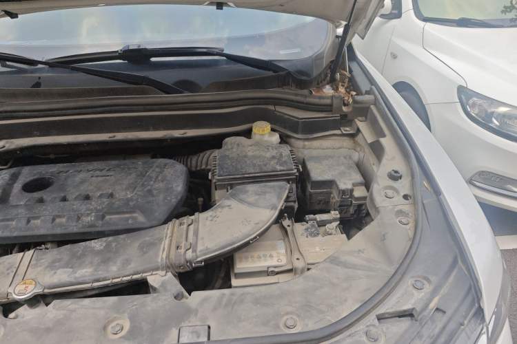 Used Haval H6 2017 Red Label 2.0T Automatic Two-Wheel Drive ZhiShang Model Engine Bay Left