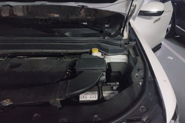 Used Haval H6 2017 Red Label 2.0T Automatic Two-Wheel Drive ZhiShang Model Engine Bay Left
