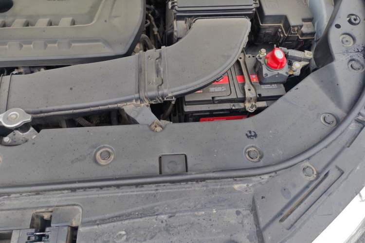 Used Haval H6 2017 Blue Label 2.0T Automatic Two-Wheel Drive Smart Edition Engine Bay Left