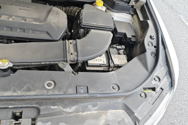 Used Haval H6 2017 Red Label 2.0T Automatic Two-Wheel Drive ZhiShang Model Engine Bay Left