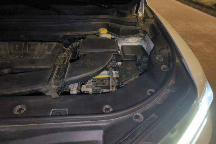 Used Haval H6 2017 Blue Label 1.5T Automatic Two-Wheel Drive ZhiShang Model Engine Bay Left