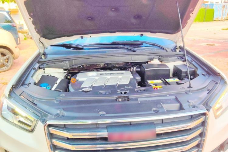 Used Haval H6 2017 Red Label 2.0T Automatic Two-Wheel Drive ZhiShang Model Engine Bay