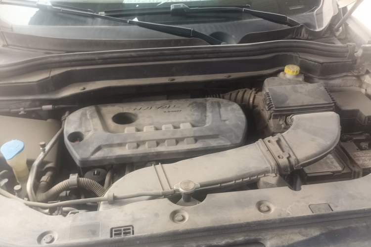 Used Haval H6 2017 Red Label 2.0T Automatic Two-Wheel Drive ZhiShang Model Engine Bay