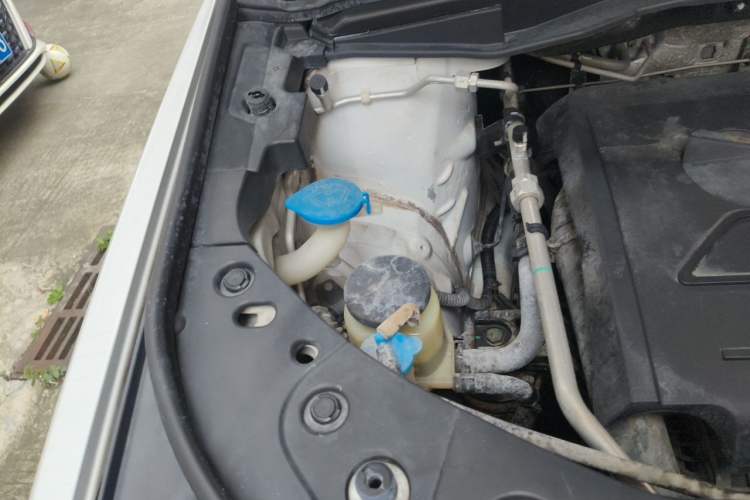 Used Haval H6 2017 Blue Label Sport Edition 1.5T Manual Two-Wheel Drive Elite Model Engine Bay Right
