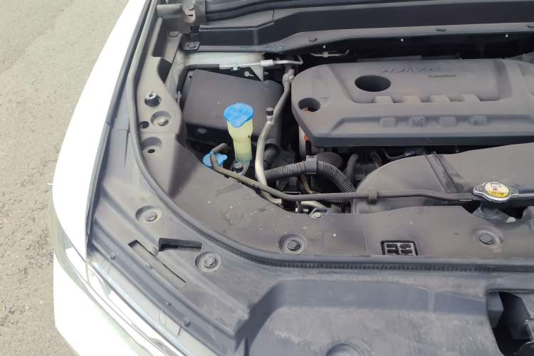 Used Haval H6 2017 Red-Label 2.0T Automatic Two-Wheel Drive Leading Edition Engine Bay Right