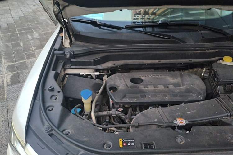 Used Haval H6 2017 Blue Label 2.0T Automatic Two-Wheel Drive Smart Edition Engine Bay Right