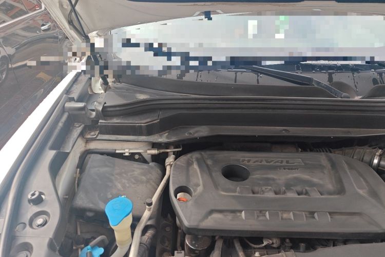 Used Haval H6 2017 Red Label 2.0T Automatic Two-Wheel Drive ZhiShang Model Engine Bay Right
