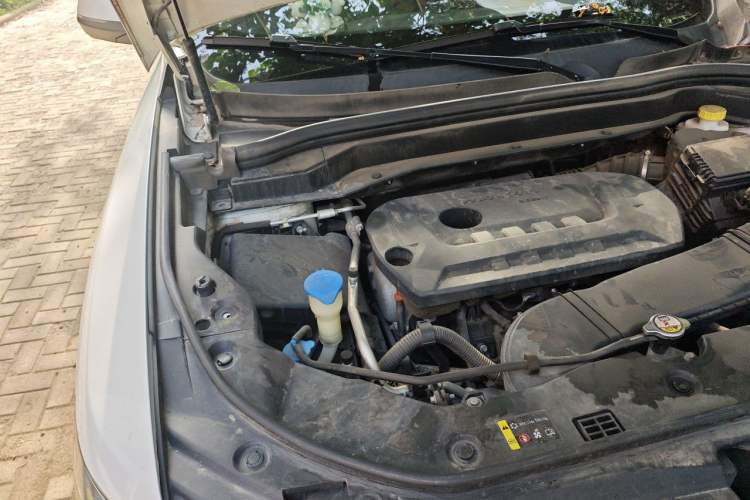 Used Haval H6 2017 Red-Label 2.0T Automatic Two-Wheel Drive Leading Edition Engine Bay Right