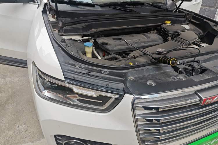 Used Haval H6 2017 Red Label 2.0T Automatic Two-Wheel Drive ZhiShang Model Engine Bay Right