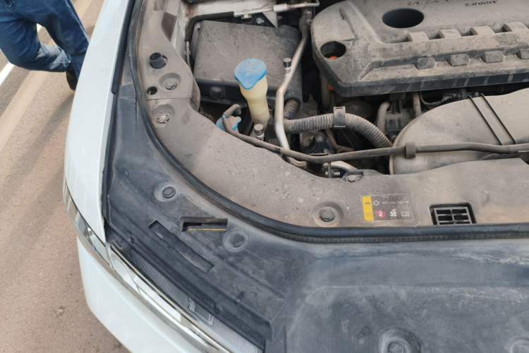 Used Haval H6 2017 Red Label 2.0T Automatic Two-Wheel Drive ZhiShang Model Engine Bay Right