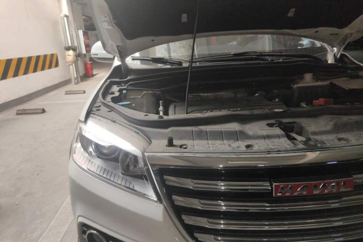 Used Haval H6 2017 Red-Label Sport Edition 1.5T Manual Two-Wheel Drive Elite Model Engine Bay Right