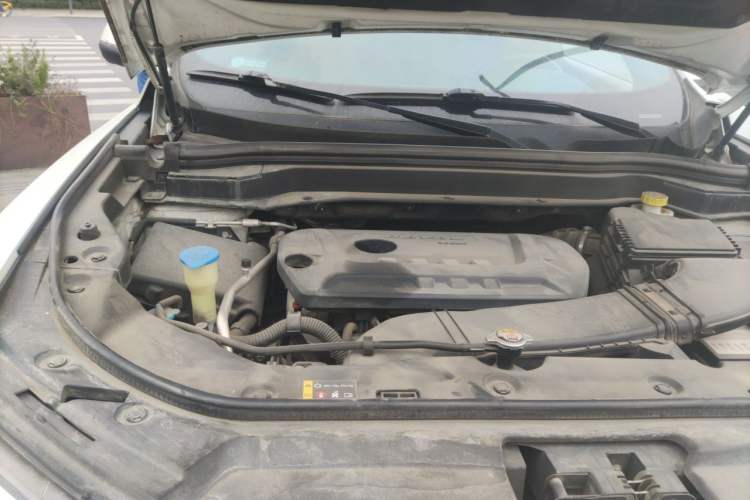 Used Haval H6 2017 Red Label 2.0T Automatic Two-Wheel Drive ZhiShang Model Engine Bay Right