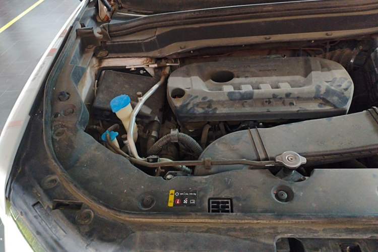 Used Haval H6 2017 Red Label 2.0T Automatic Two-Wheel Drive ZhiShang Model Engine Bay Right