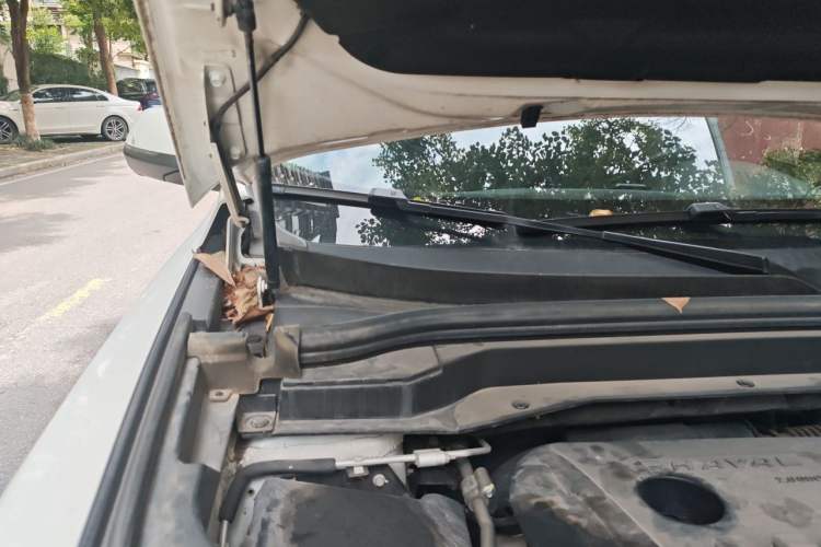 Used Haval H6 2017 Red Label 2.0T Automatic Two-Wheel Drive ZhiShang Model Engine Bay Right