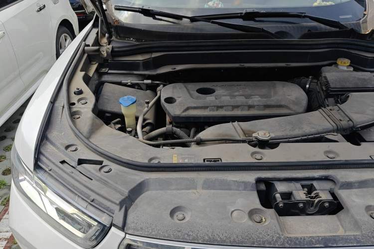 Used Haval H6 2017 Red Label 2.0T Automatic Two-Wheel Drive ZhiShang Model Engine Bay Right