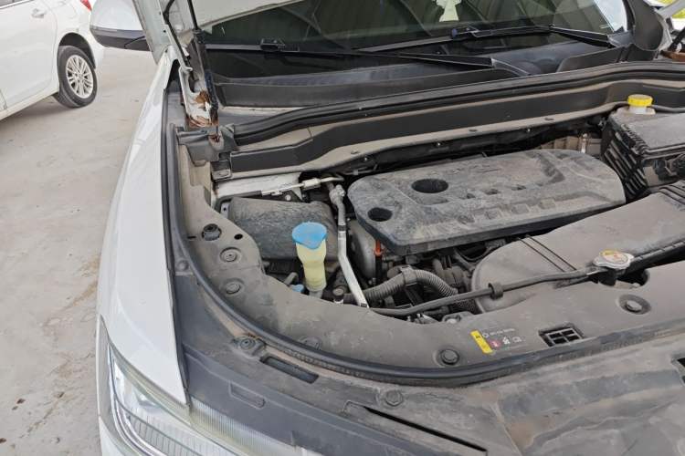 Used Haval H6 2017 Blue Label 2.0T Automatic Two-Wheel Drive Smart Edition Engine Bay Right