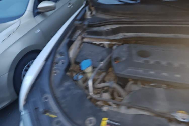 Used Haval H6 2017 Red Label 2.0T Automatic Two-Wheel Drive ZhiShang Model Engine Bay Right