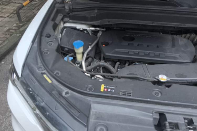 Used Haval H6 2017 Blue Label 2.0T Automatic Two-Wheel Drive Leading Model Engine Bay Right
