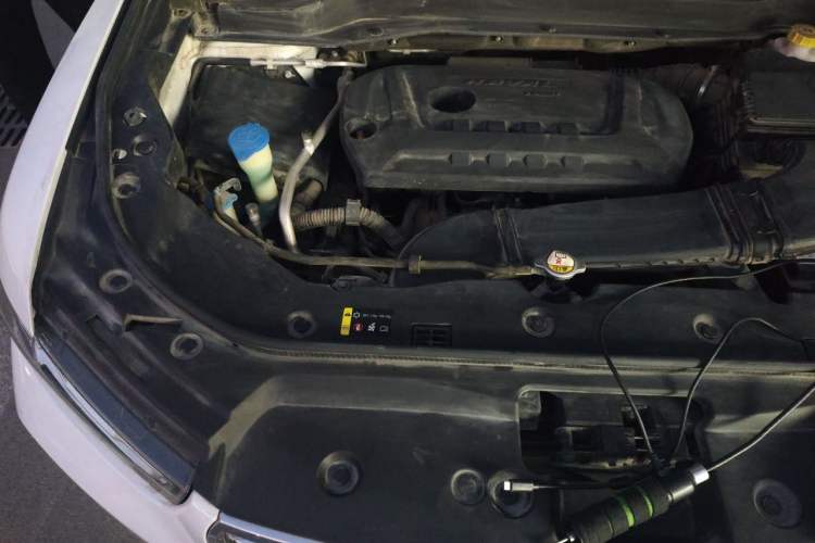 Used Haval H6 2017 Red Label 2.0T Automatic Two-Wheel Drive ZhiShang Model Engine Bay Right