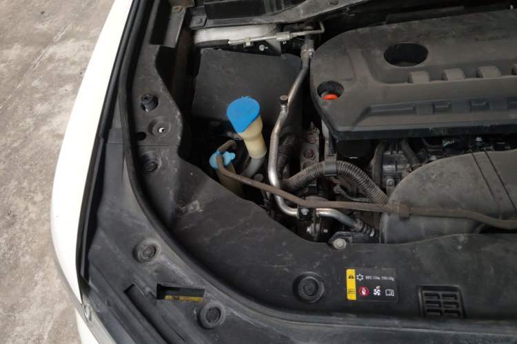 Used Haval H6 2017 Red Label 2.0T Automatic Two-Wheel Drive ZhiShang Model Engine Bay Right
