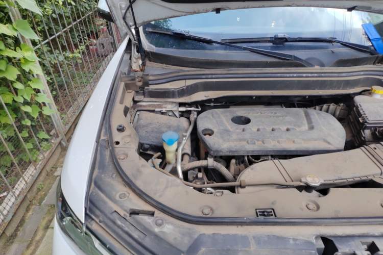 Used Haval H6 2017 Red Label 2.0T Automatic Two-Wheel Drive ZhiShang Model Engine Bay Right