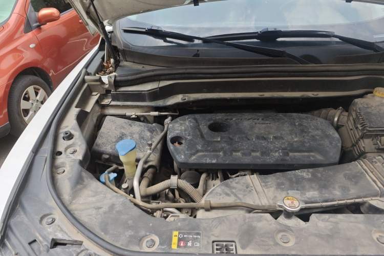 Used Haval H6 2017 Red Label 2.0T Automatic Two-Wheel Drive ZhiShang Model Engine Bay Right