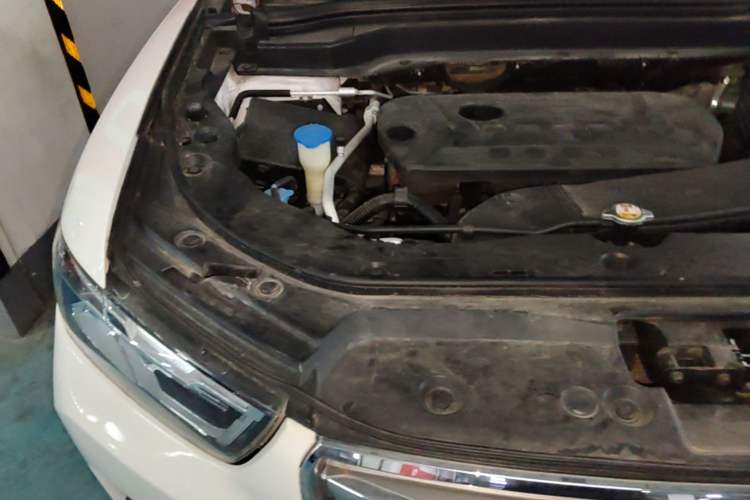 Used Haval H6 2017 Red Label 2.0T Automatic Two-Wheel Drive ZhiShang Model Engine Bay Right