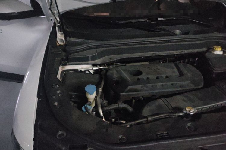 Used Haval H6 2017 Red Label 2.0T Automatic Two-Wheel Drive ZhiShang Model Engine Bay Right